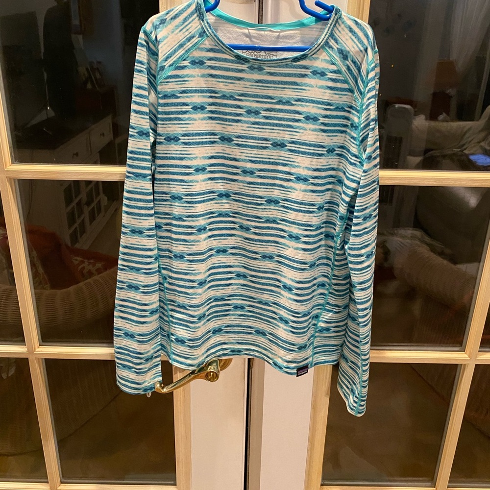 Patagonia Capilene Baselayer Long Sleeve Youth Top Green
Size: XL 14🩵